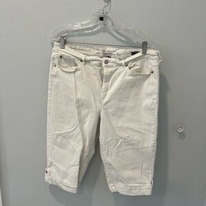 Gloria Vanderbilt Cream Denim Capri Jeans